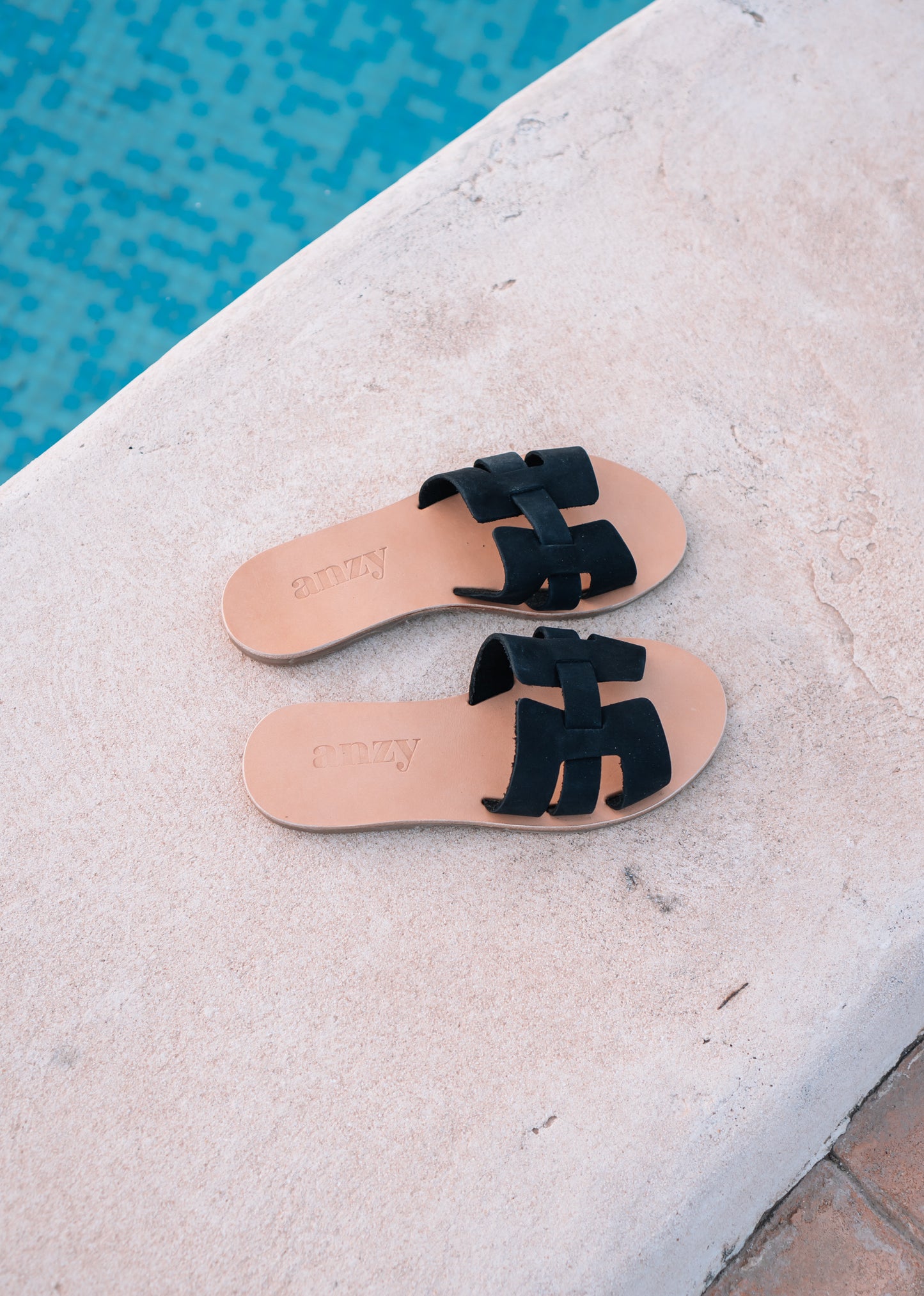 Margot Black Nubuck ss22
